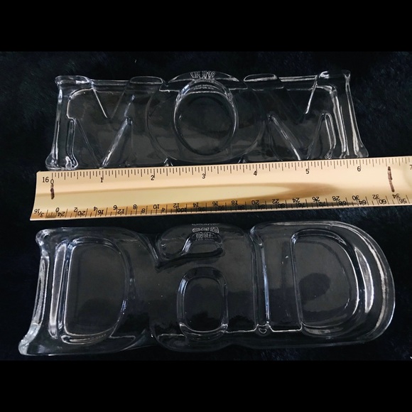 Vintage 1983 Avon “MOM” Glass Paperweight - Picture 6 of 10